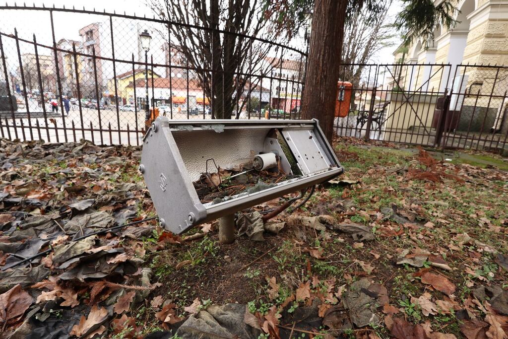 18.01.24 - reflektori gimnazija - 3.JPG