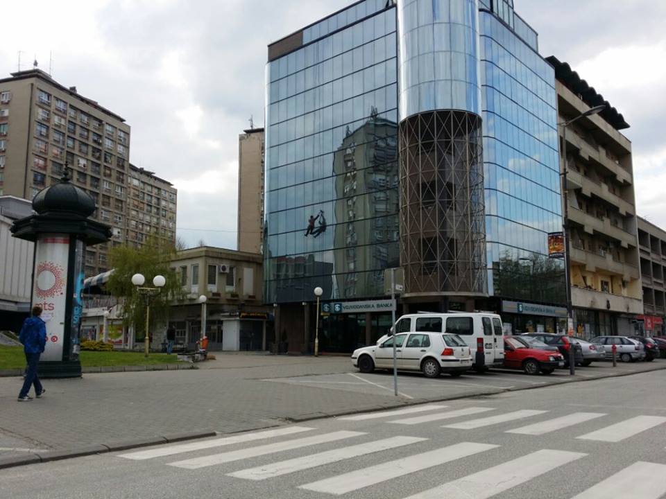 Na sajli sa sunđerom u ruci [Foto]